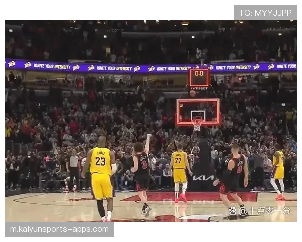 理查兹14分10板公牛内线 篮板争抢积极但防守站位不佳 理查兹14分10板公牛内线 篮板争抢积极但防守站位不佳